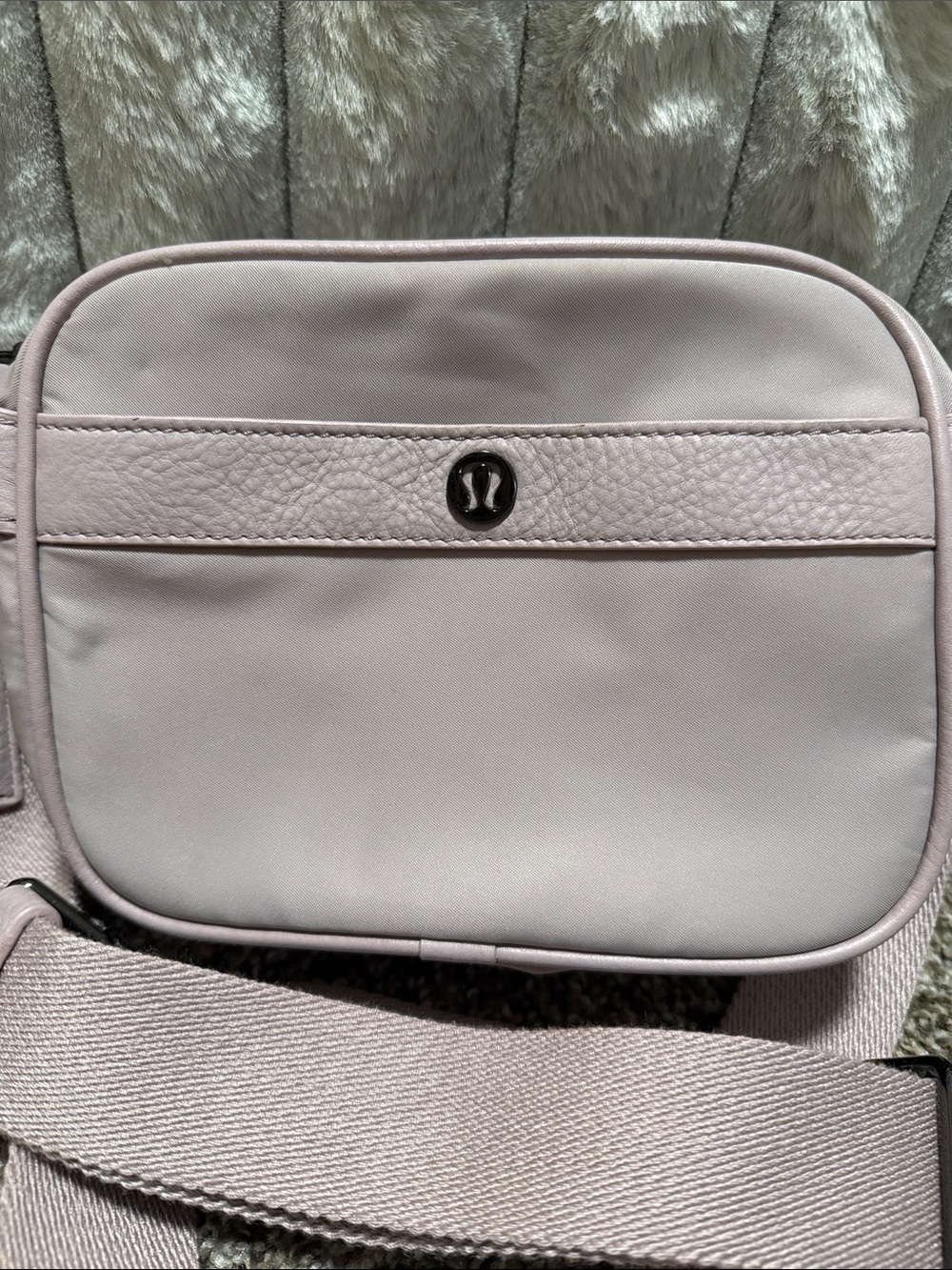 lululemon athletica Light Blush Pink Crossbody Bag - Picture 2 of 7